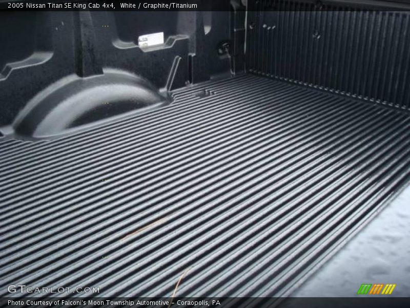 White / Graphite/Titanium 2005 Nissan Titan SE King Cab 4x4