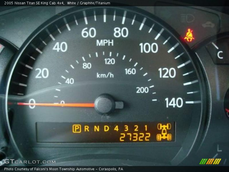 White / Graphite/Titanium 2005 Nissan Titan SE King Cab 4x4