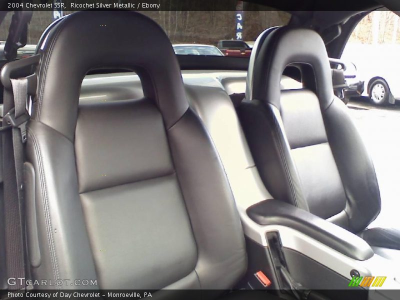 Ricochet Silver Metallic / Ebony 2004 Chevrolet SSR