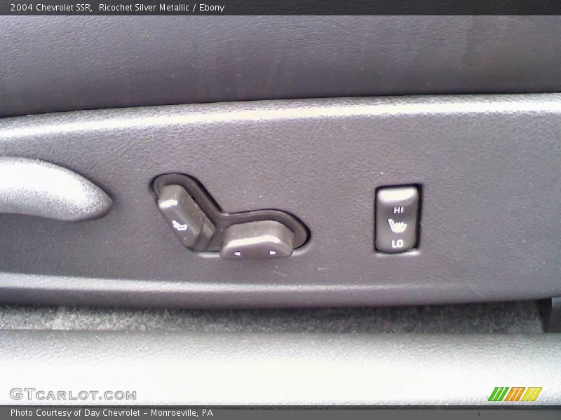 Ricochet Silver Metallic / Ebony 2004 Chevrolet SSR