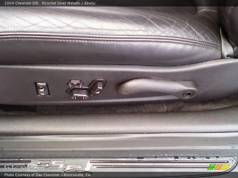 Ricochet Silver Metallic / Ebony 2004 Chevrolet SSR