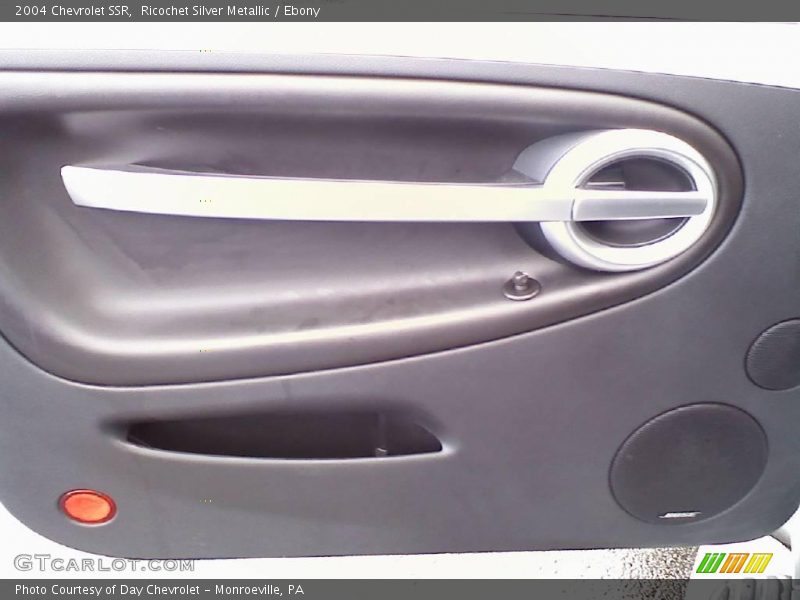 Ricochet Silver Metallic / Ebony 2004 Chevrolet SSR