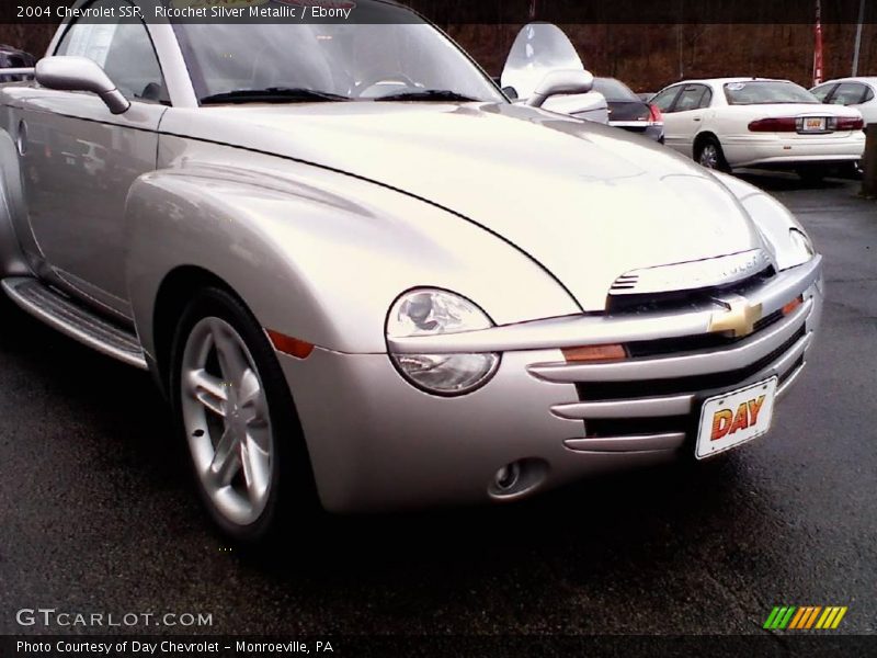 Ricochet Silver Metallic / Ebony 2004 Chevrolet SSR