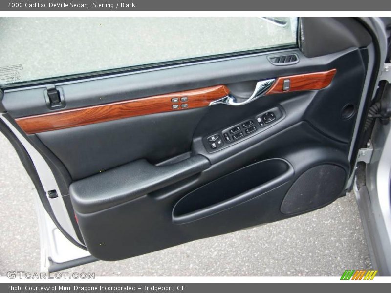 Sterling / Black 2000 Cadillac DeVille Sedan