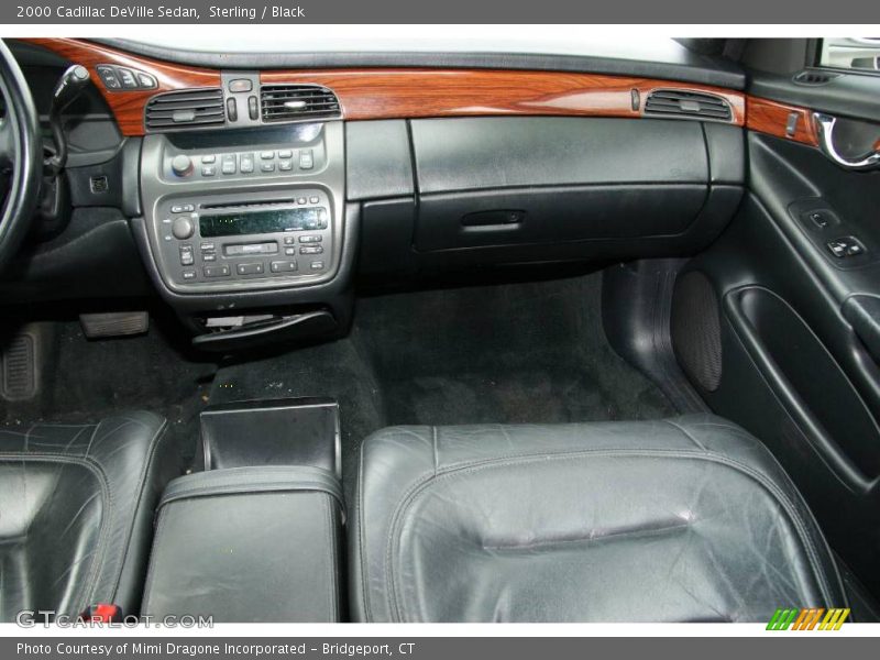 Sterling / Black 2000 Cadillac DeVille Sedan