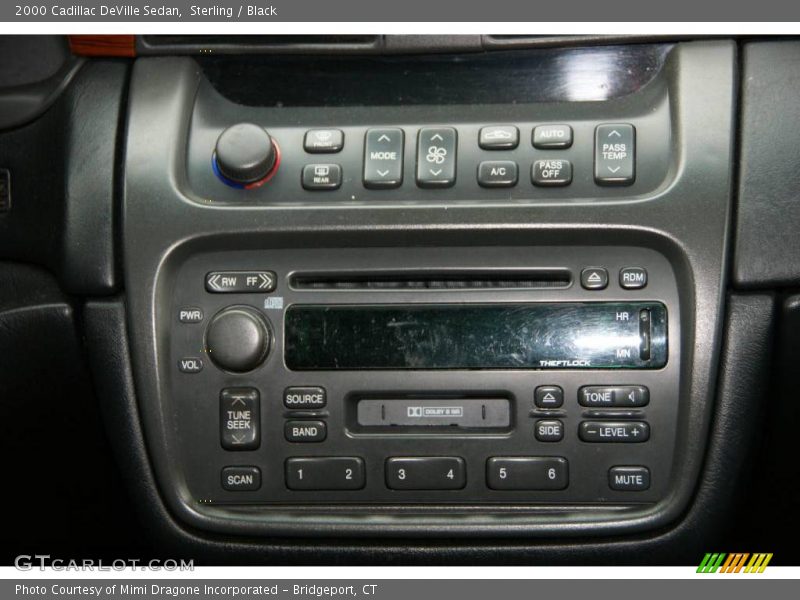 Sterling / Black 2000 Cadillac DeVille Sedan