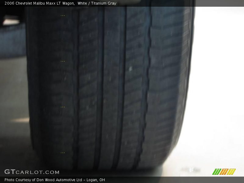White / Titanium Gray 2006 Chevrolet Malibu Maxx LT Wagon