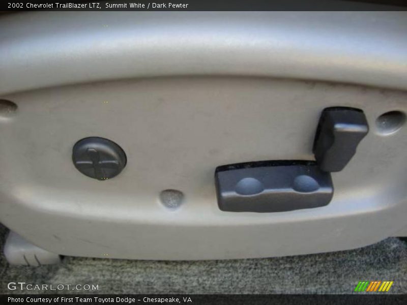 Summit White / Dark Pewter 2002 Chevrolet TrailBlazer LTZ