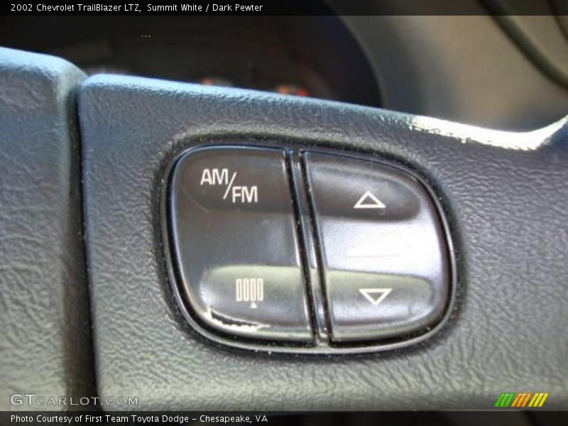 Summit White / Dark Pewter 2002 Chevrolet TrailBlazer LTZ