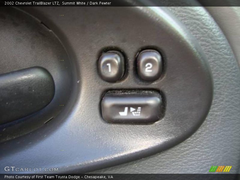 Summit White / Dark Pewter 2002 Chevrolet TrailBlazer LTZ