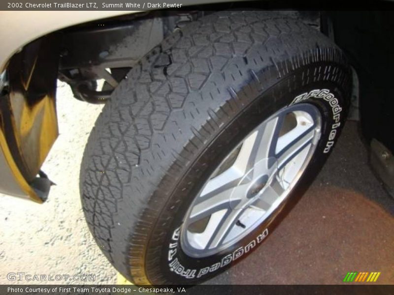 Summit White / Dark Pewter 2002 Chevrolet TrailBlazer LTZ