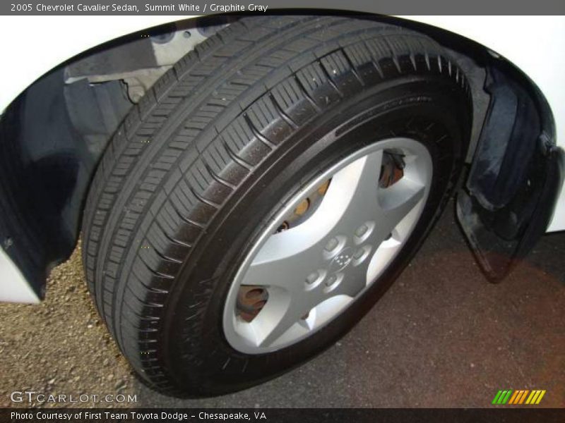 Summit White / Graphite Gray 2005 Chevrolet Cavalier Sedan