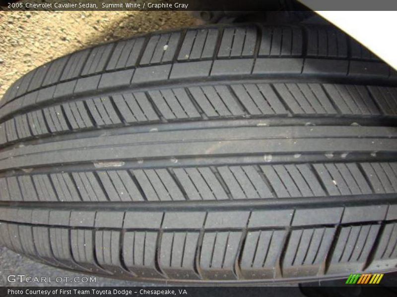 Summit White / Graphite Gray 2005 Chevrolet Cavalier Sedan