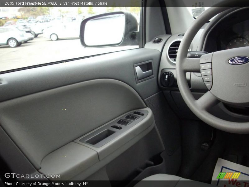 Silver Frost Metallic / Shale 2005 Ford Freestyle SE AWD