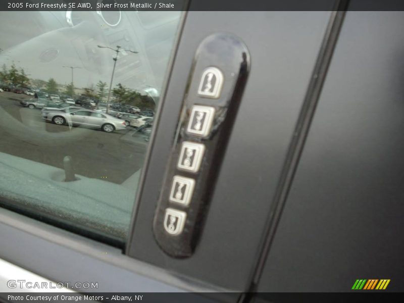 Silver Frost Metallic / Shale 2005 Ford Freestyle SE AWD
