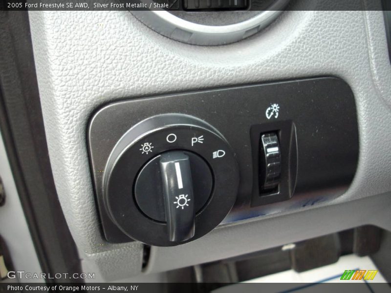 Silver Frost Metallic / Shale 2005 Ford Freestyle SE AWD