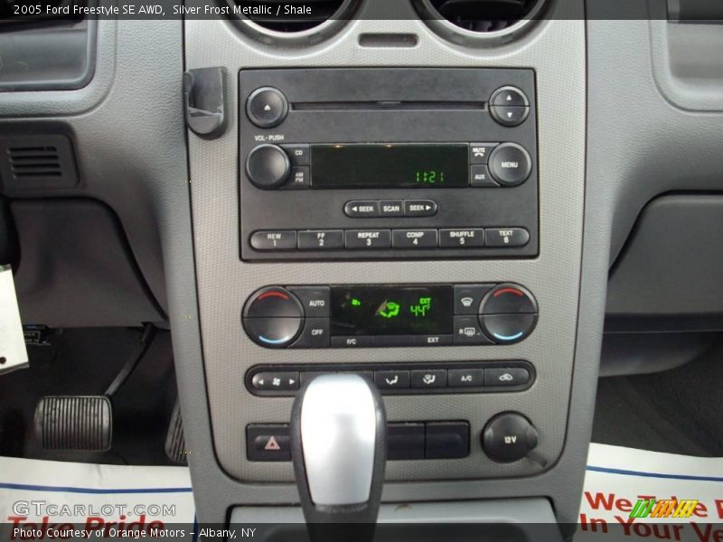 Silver Frost Metallic / Shale 2005 Ford Freestyle SE AWD