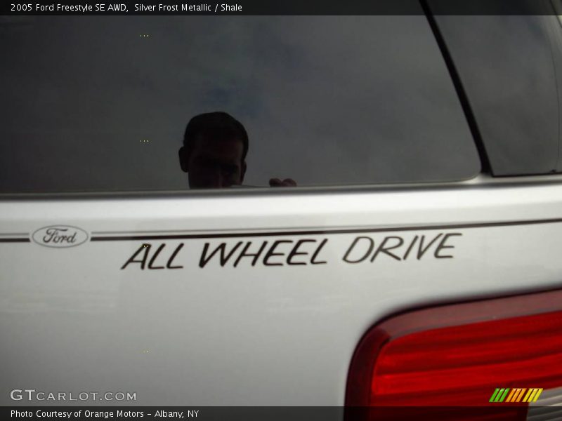 Silver Frost Metallic / Shale 2005 Ford Freestyle SE AWD