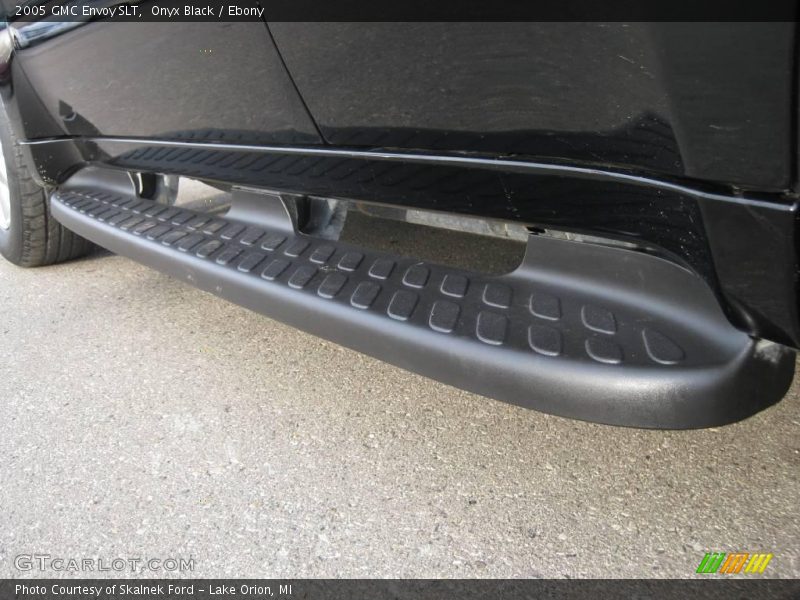 Onyx Black / Ebony 2005 GMC Envoy SLT