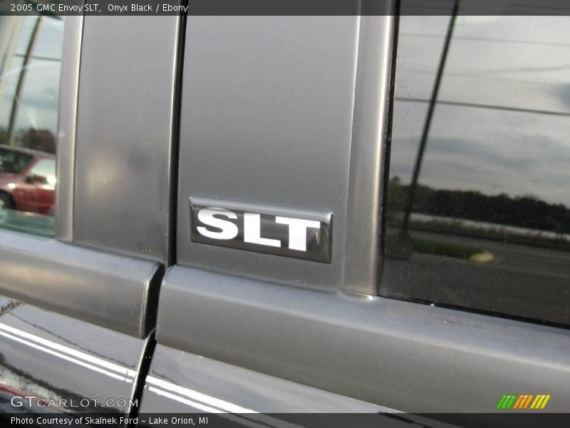 Onyx Black / Ebony 2005 GMC Envoy SLT