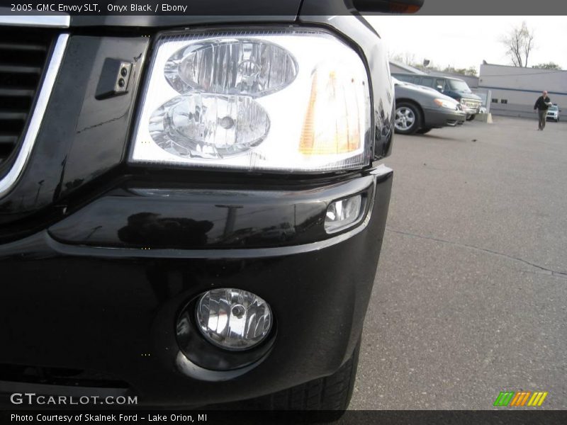 Onyx Black / Ebony 2005 GMC Envoy SLT