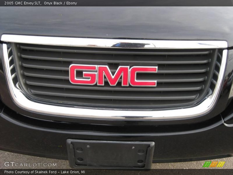 Onyx Black / Ebony 2005 GMC Envoy SLT