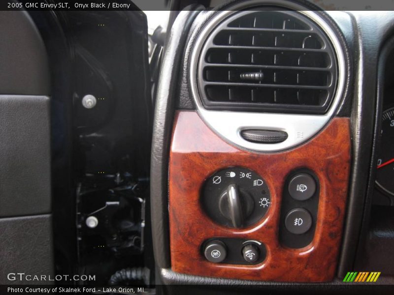 Onyx Black / Ebony 2005 GMC Envoy SLT