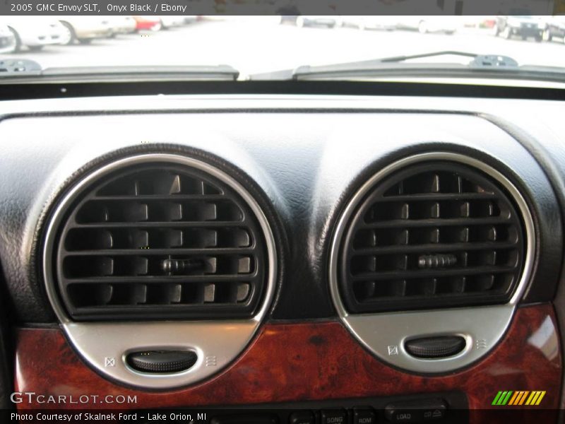 Onyx Black / Ebony 2005 GMC Envoy SLT