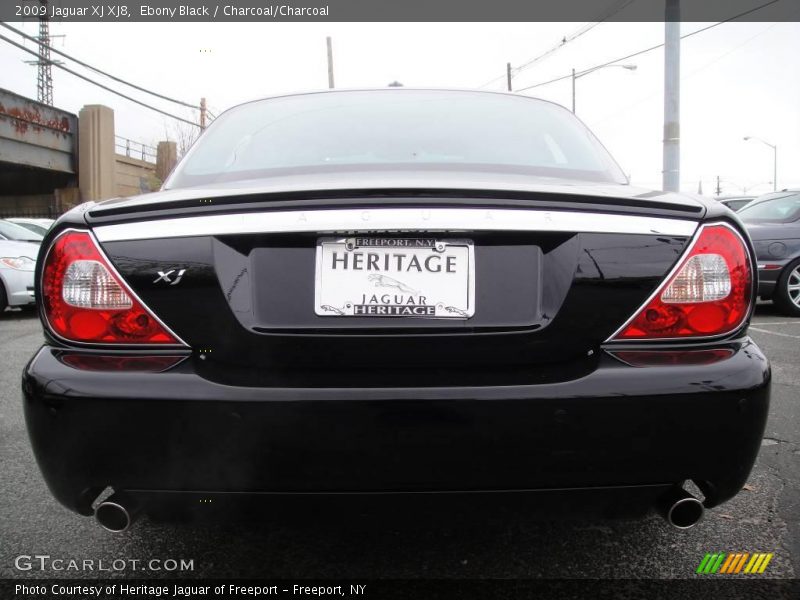 Ebony Black / Charcoal/Charcoal 2009 Jaguar XJ XJ8