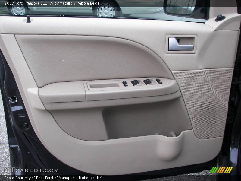 Alloy Metallic / Pebble Beige 2007 Ford Freestyle SEL