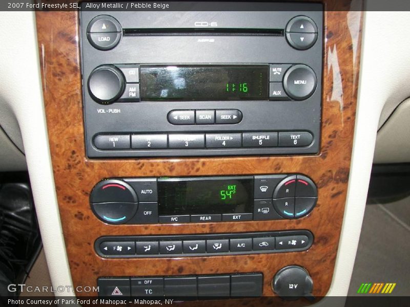Alloy Metallic / Pebble Beige 2007 Ford Freestyle SEL