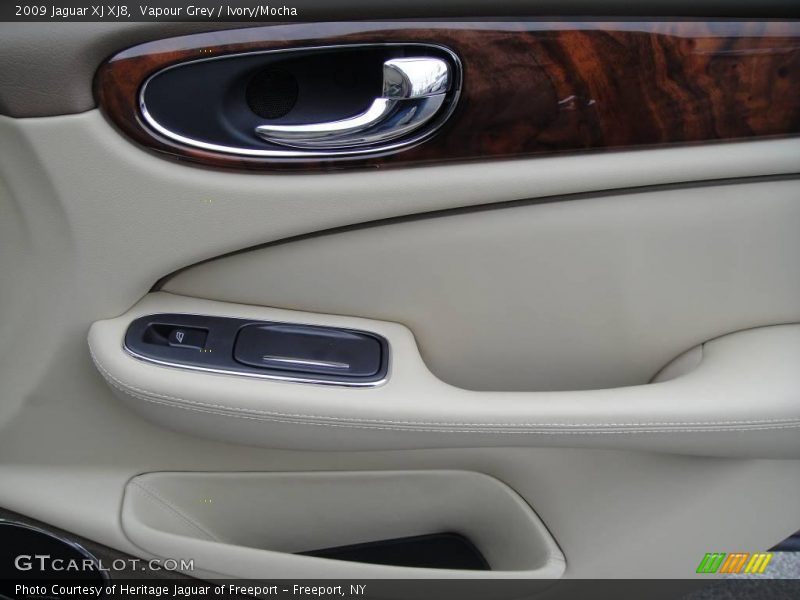 Vapour Grey / Ivory/Mocha 2009 Jaguar XJ XJ8