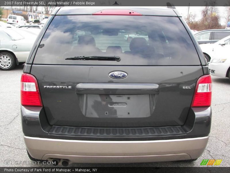 Alloy Metallic / Pebble Beige 2007 Ford Freestyle SEL