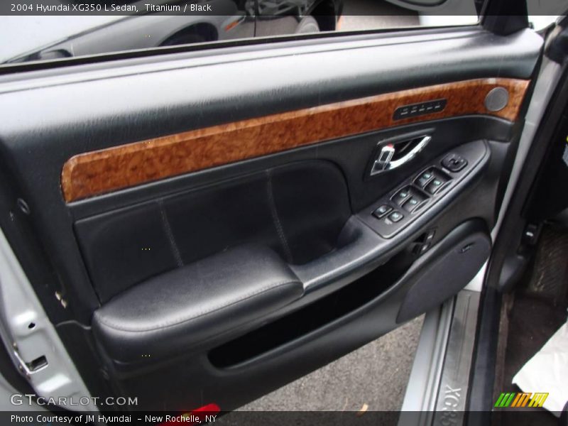 Titanium / Black 2004 Hyundai XG350 L Sedan