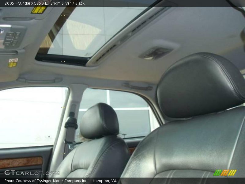 Bright Silver / Black 2005 Hyundai XG350 L