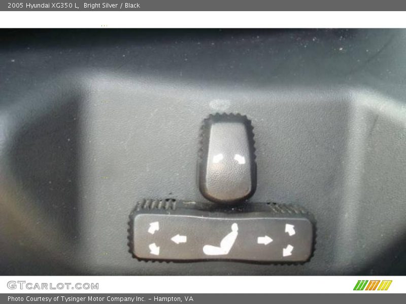 Bright Silver / Black 2005 Hyundai XG350 L