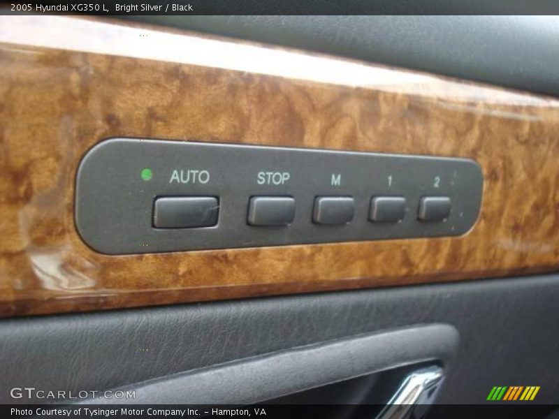 Bright Silver / Black 2005 Hyundai XG350 L
