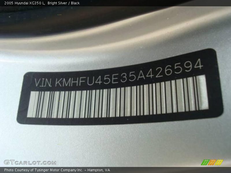 Bright Silver / Black 2005 Hyundai XG350 L