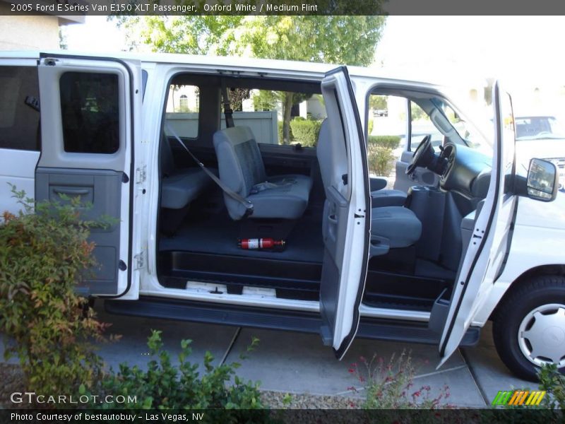 Oxford White / Medium Flint 2005 Ford E Series Van E150 XLT Passenger
