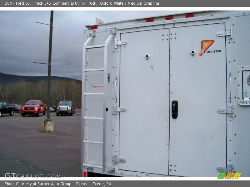 Oxford White / Medium Graphite 2007 Ford LCF Truck L45 Commercial Utility Truck