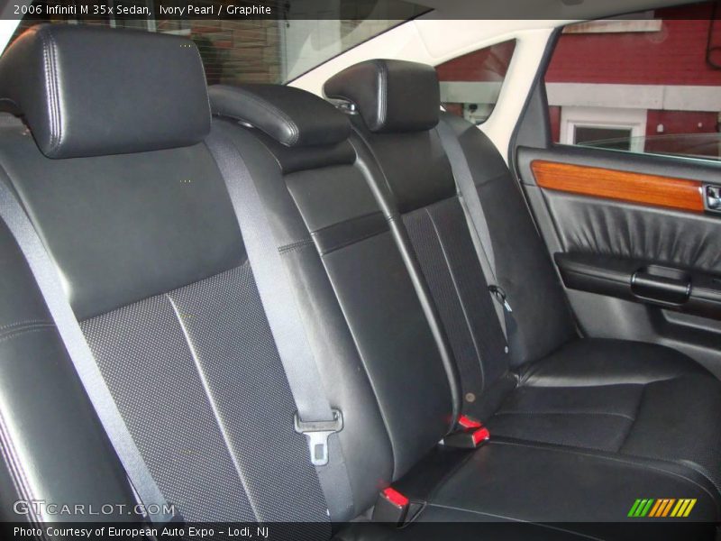 Ivory Pearl / Graphite 2006 Infiniti M 35x Sedan