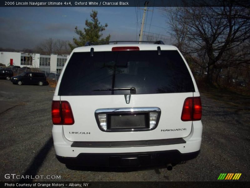 Oxford White / Charcoal Black 2006 Lincoln Navigator Ultimate 4x4
