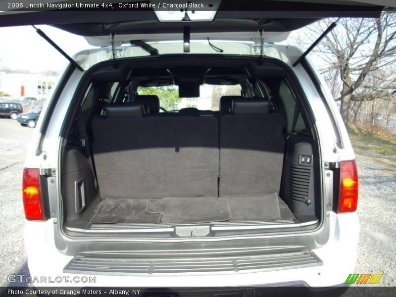 Oxford White / Charcoal Black 2006 Lincoln Navigator Ultimate 4x4