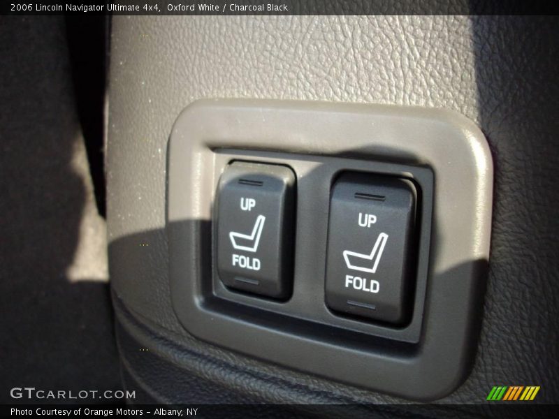 Oxford White / Charcoal Black 2006 Lincoln Navigator Ultimate 4x4