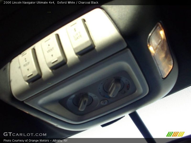 Oxford White / Charcoal Black 2006 Lincoln Navigator Ultimate 4x4