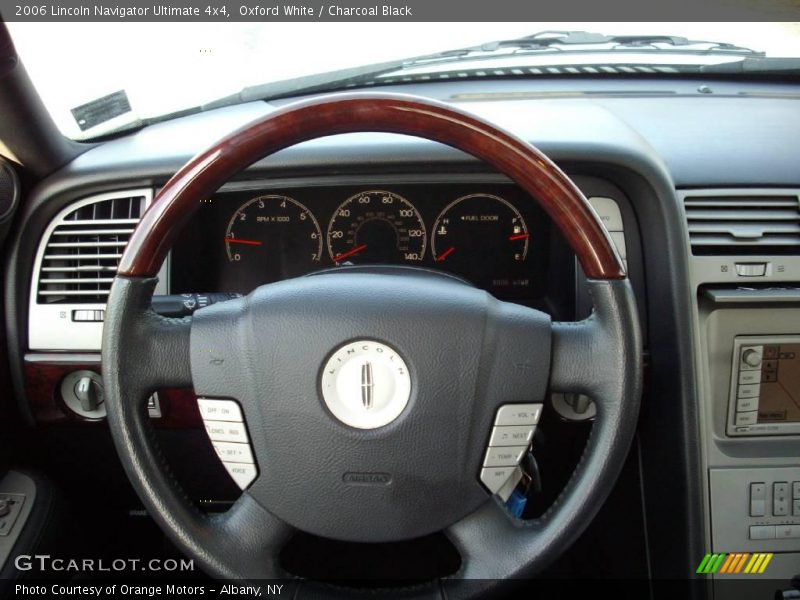 Oxford White / Charcoal Black 2006 Lincoln Navigator Ultimate 4x4