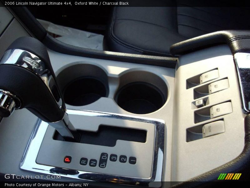 Oxford White / Charcoal Black 2006 Lincoln Navigator Ultimate 4x4