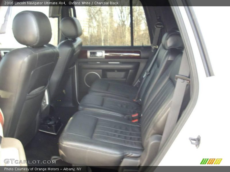 Oxford White / Charcoal Black 2006 Lincoln Navigator Ultimate 4x4