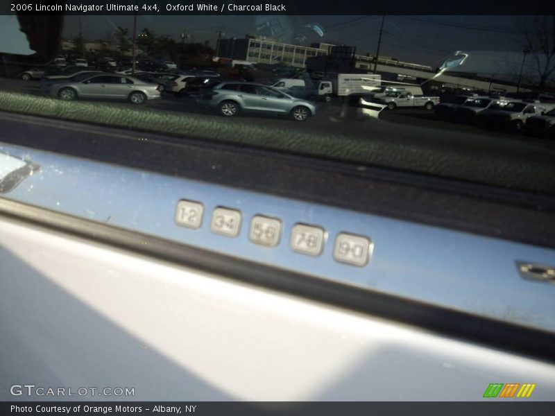 Oxford White / Charcoal Black 2006 Lincoln Navigator Ultimate 4x4