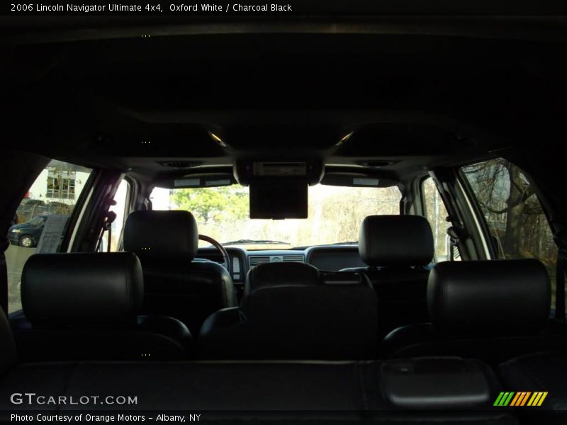 Oxford White / Charcoal Black 2006 Lincoln Navigator Ultimate 4x4